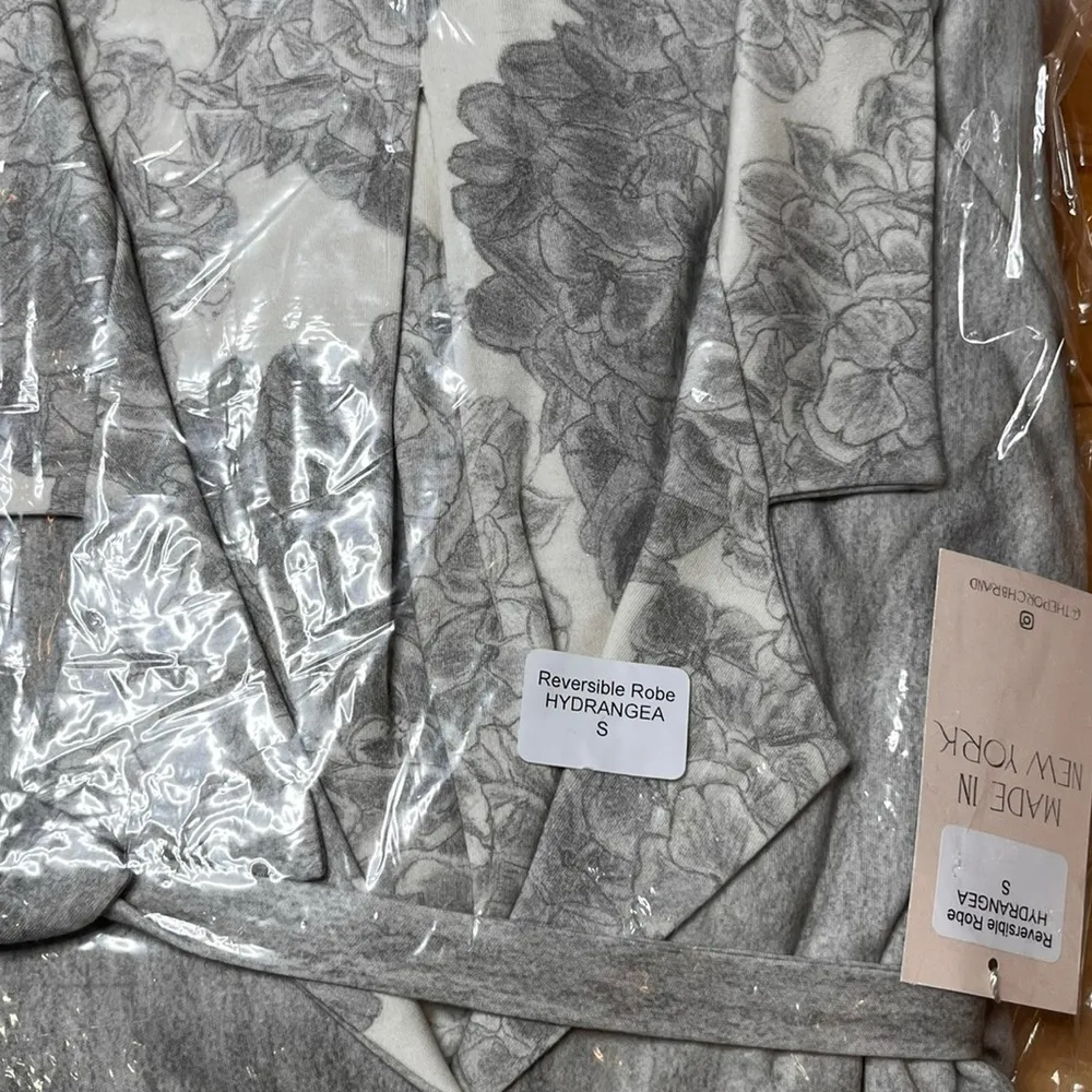 Reversible Robe HYDRANGEA IS MADE IN NEW YORK @THEPORCHBRAND size small new Gray - Image 4