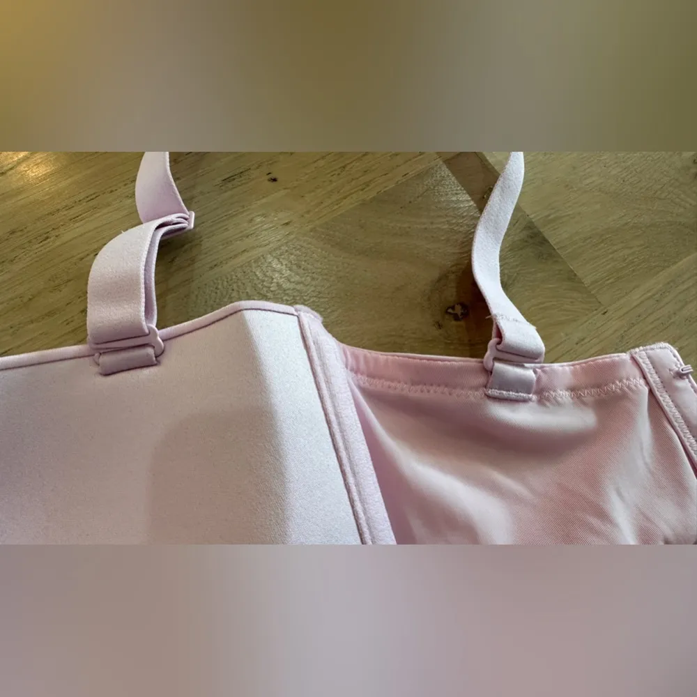 Skims wireless form strapless bra baby pink size 36DDD NWT - Image 8