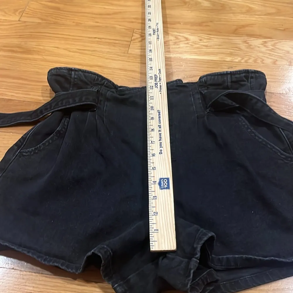 American Eagle outfitters button fly with belt mom Jean shorts size 12 . - Image 5