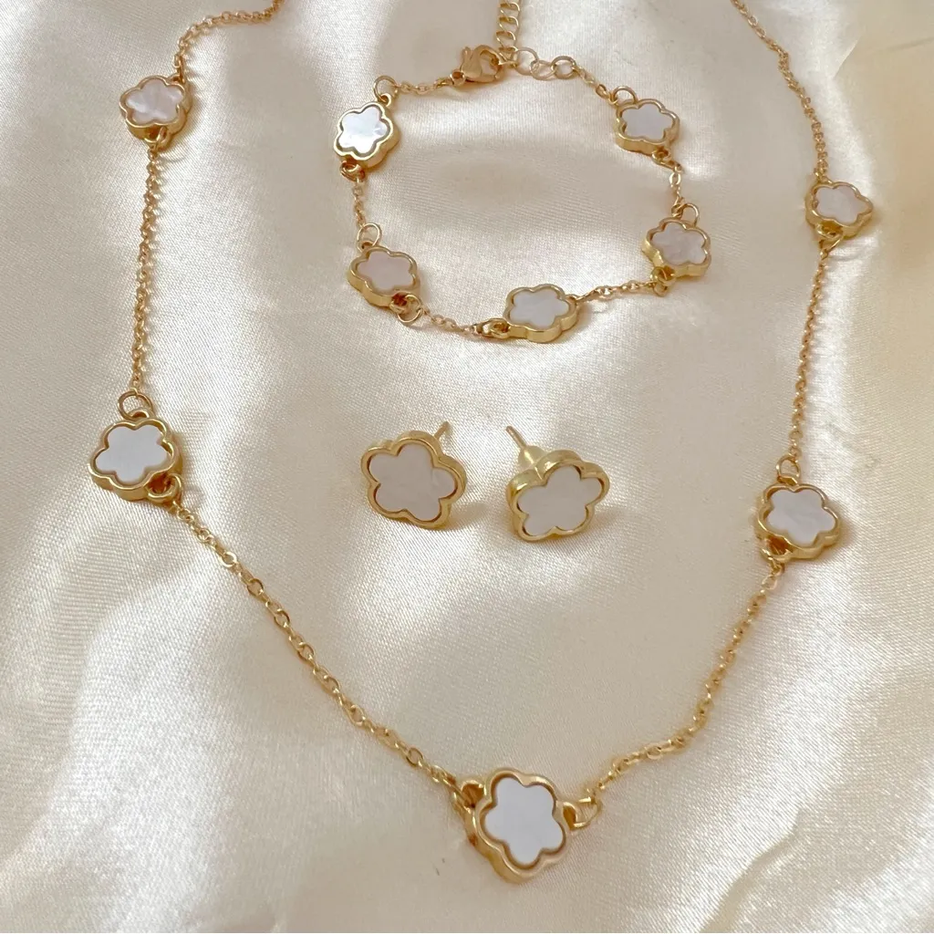 18K Gold Plated mother of pearl clover Bracelet Stainless Steel Womens Jewelry - Image 6