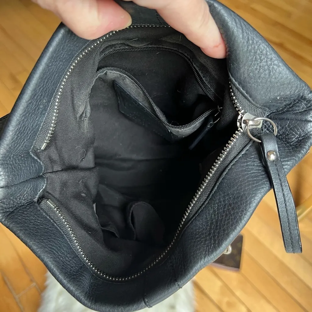 Coach Black Pebbled Leather Crossbody Bag – Style F19722 – Silver Chain Detail - Image 7