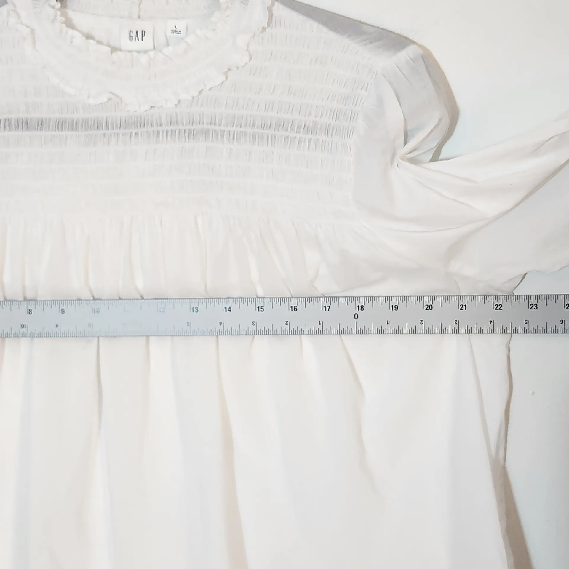 GAP White Cotton Blouse with Smocked Neckline Size Large - Image 8