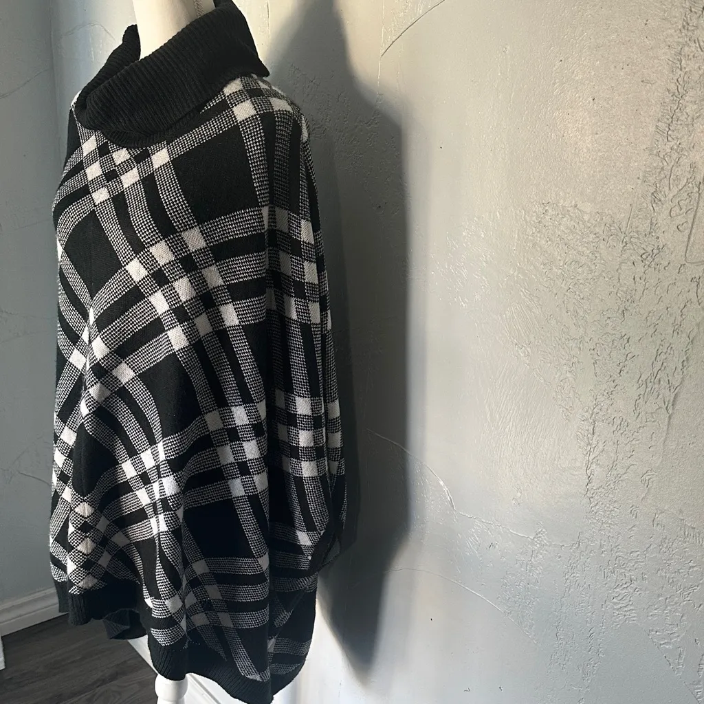 Ava & Viv Black and White Plaid Poncho - Image 3