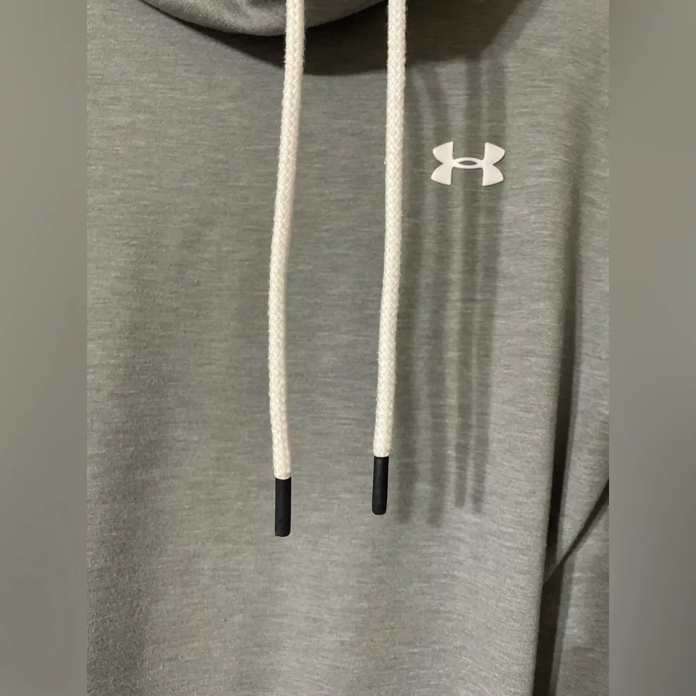 Under Armour Cowl Neck Gray Cropped Hoodie Logo Athletic Athleisure Sporty Small - Image 3