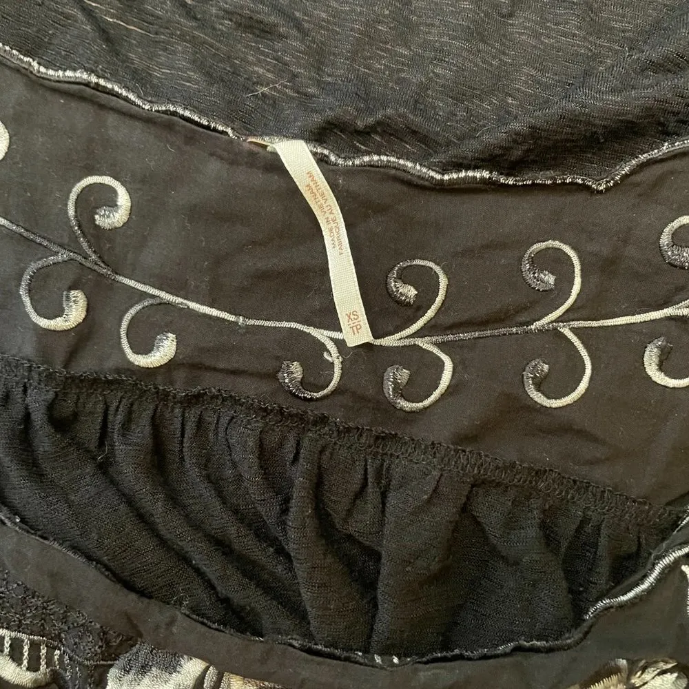FREE PEOPLE Embroidered Flowy Top - size small - Image 4