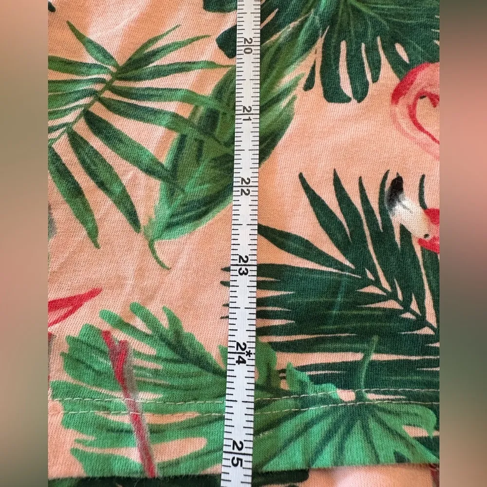 Old Navy Pink and Green Short Sleeve Tee size Small - Image 10