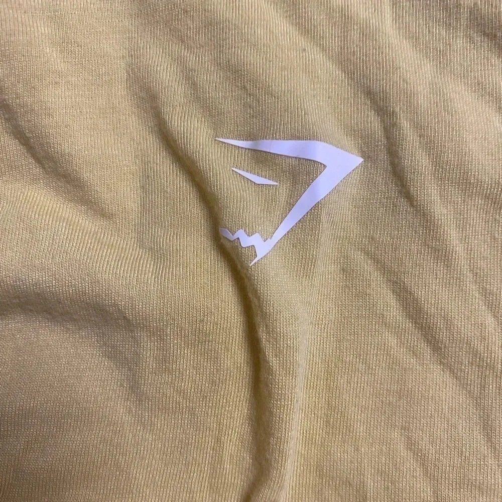 Gymshark Essential Tee in Yellow Size Medium Slanted Hem Line Small Hole - Image 6