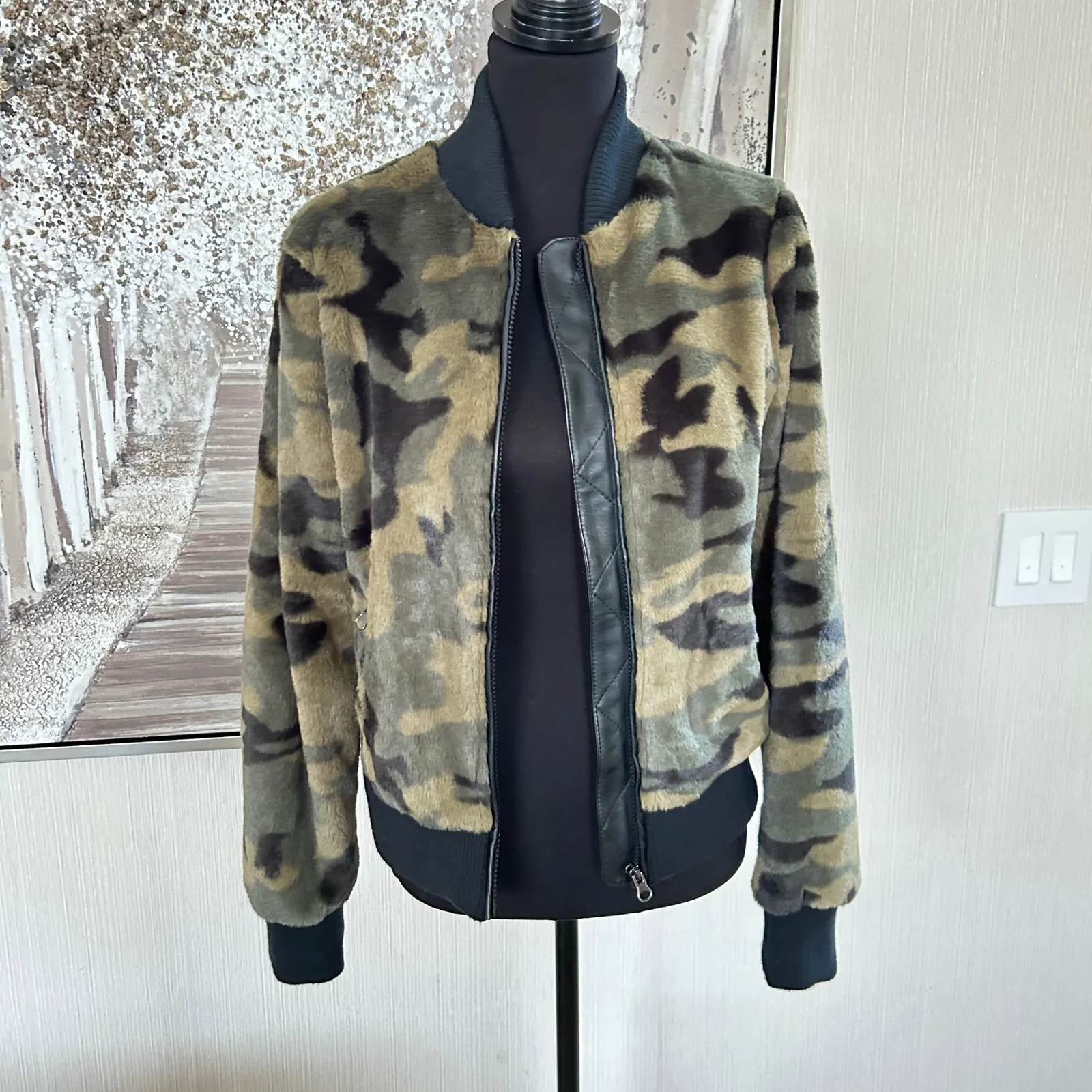 PEYTON JENSEN Green Black Camouflage Faux Fur Fuzzy Sherpa Bomber Jacket - M - Image 6