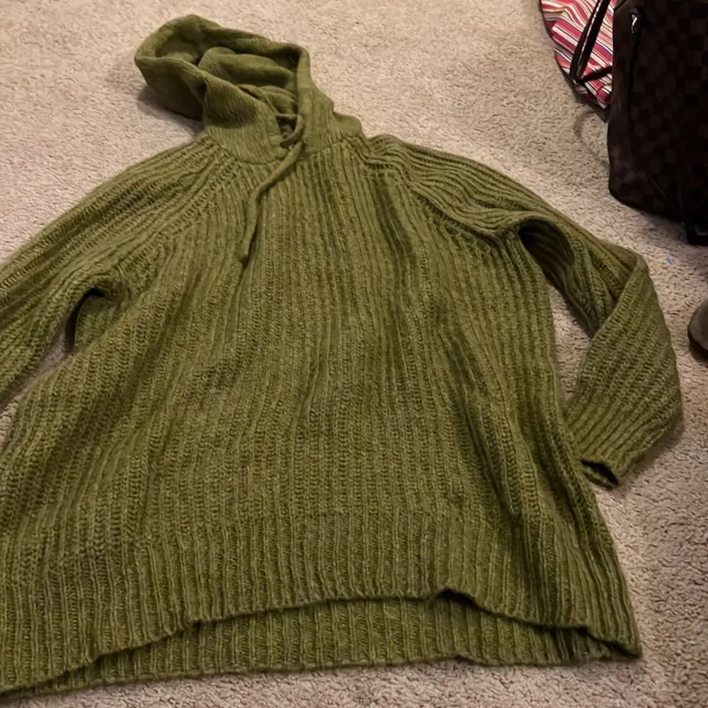 Aerie hooded sweater small - Image 3