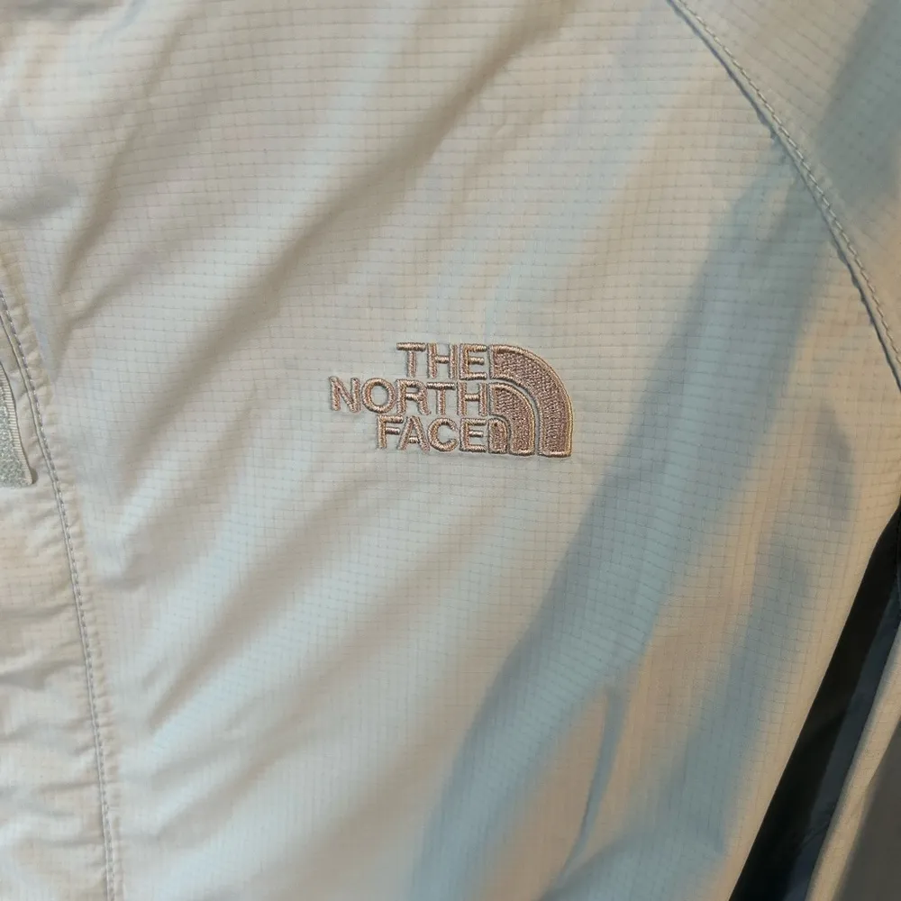 The North Face  Light Blue/Grey Patterned Rain Jacket | Size Medium - Image 2