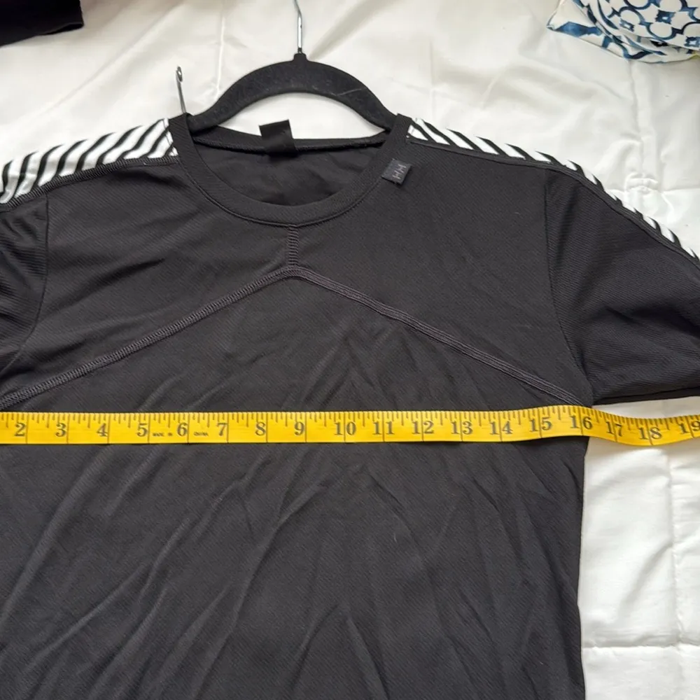 Helly Hansen  LIFA® Long-Sleeve Crew Base Layer, Size M - Image 8