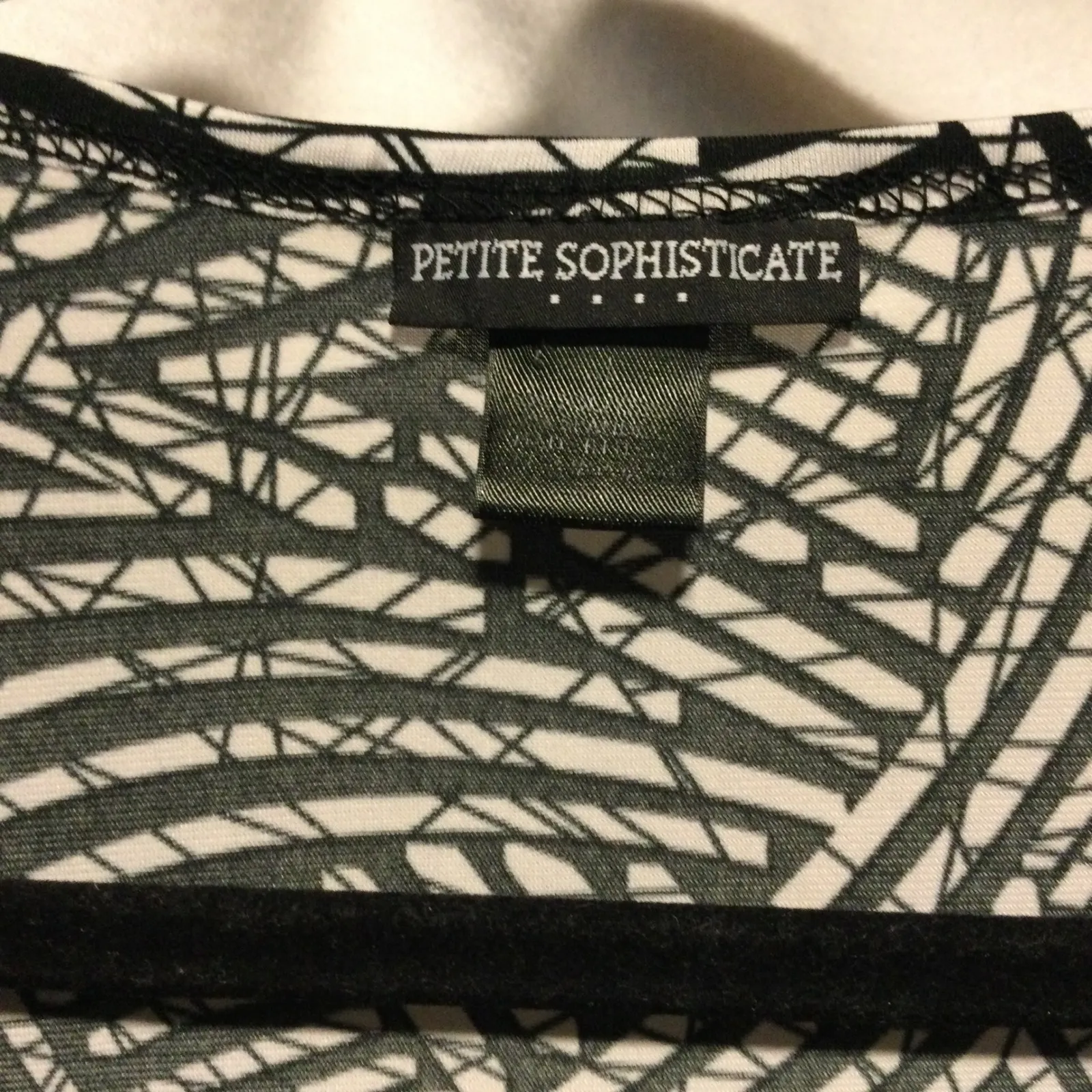 Petite Sophisticate BlackWhite Print VNeck Ruched Blouse Top 3/4 Sleeve Womens M - Image 3