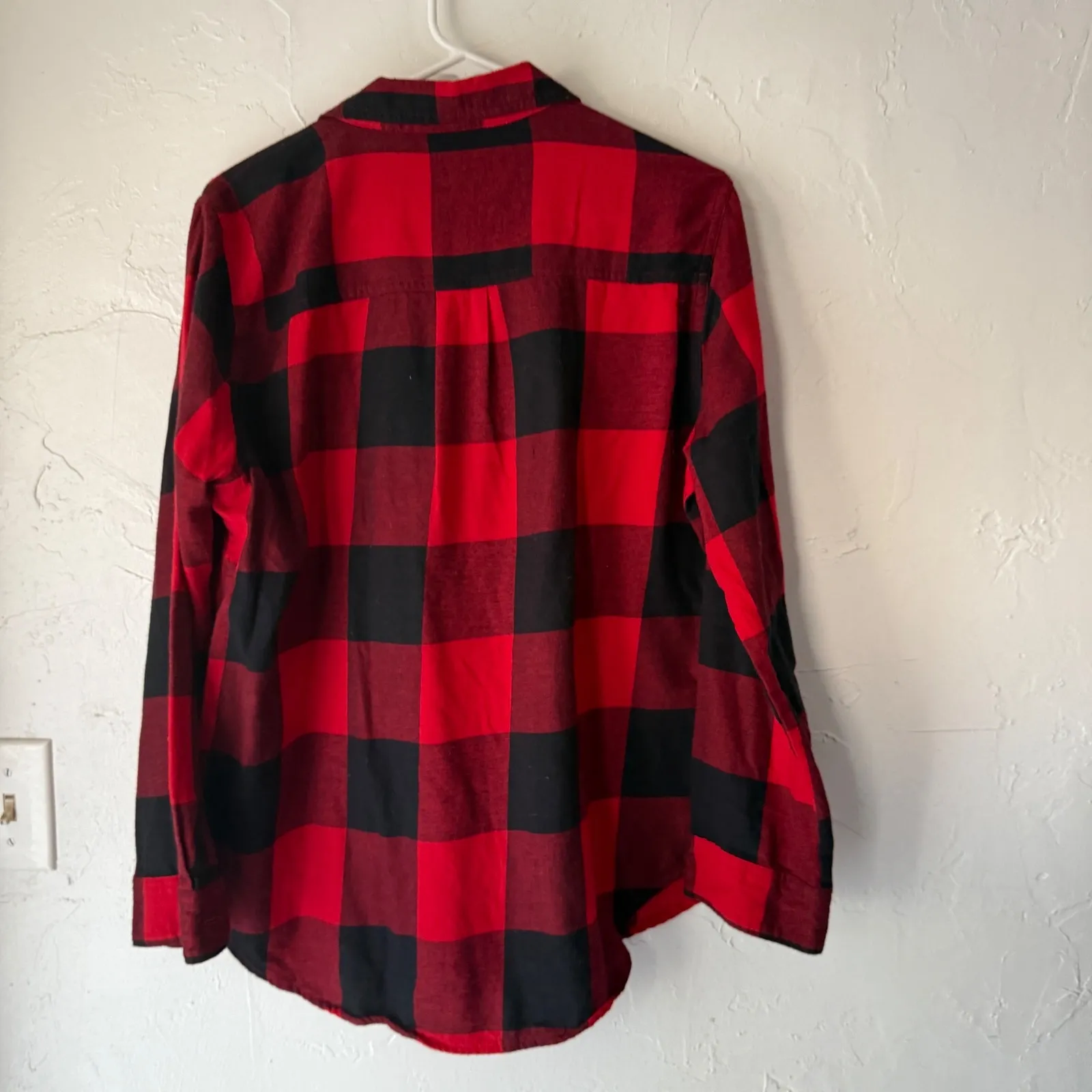 Old Navy Red Black Buffalo Plaid Grunge Shirt Womens  L Long Sleeve Button Up - Image 8