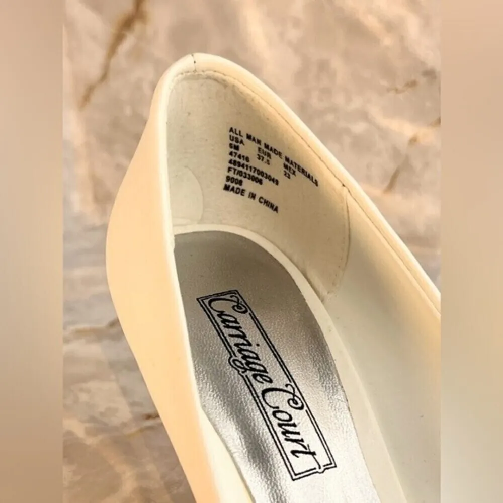 Women Carriage Court casual comfortable luxu white shoes Size 6M. - Image 3