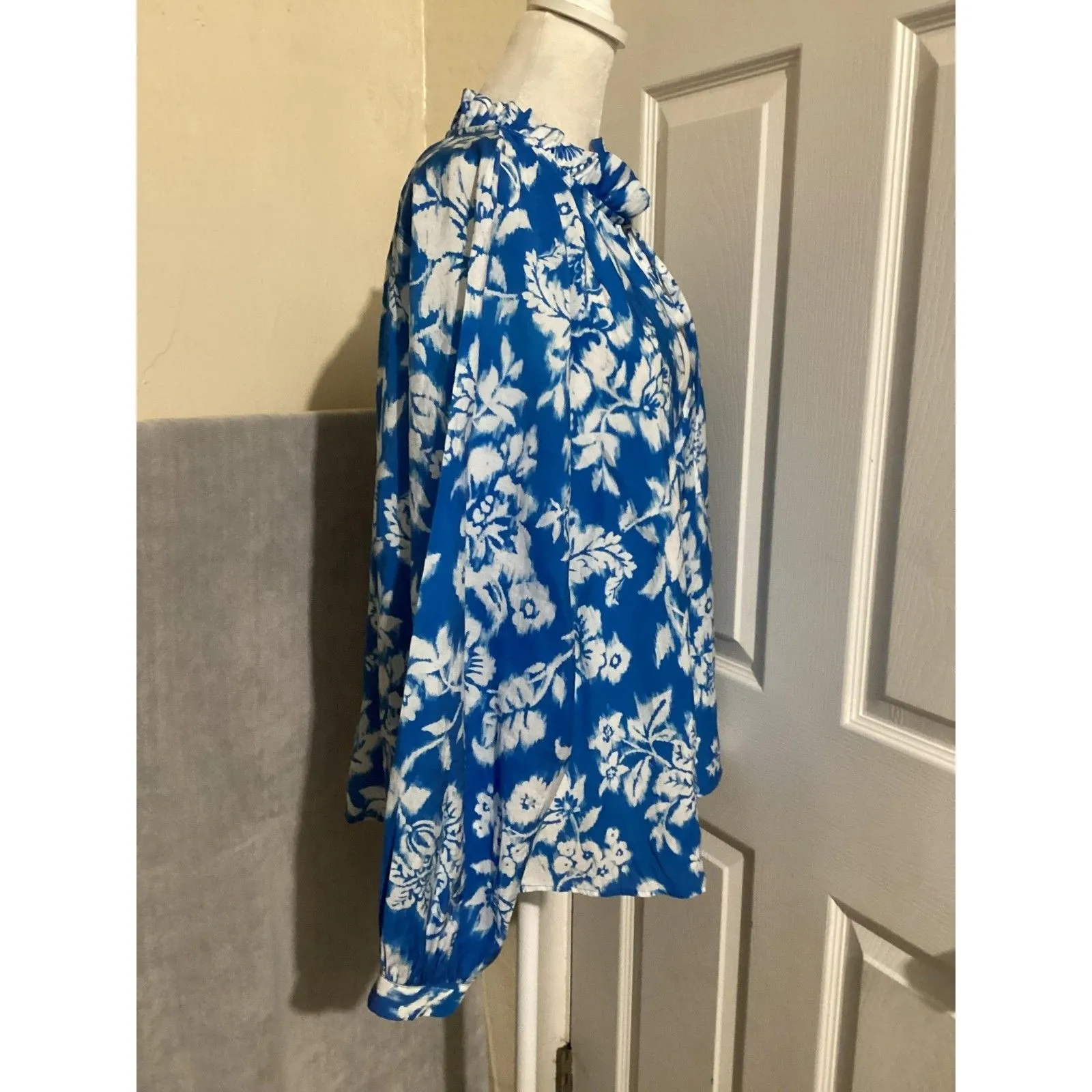 Zara Blouse Womens Large Blue White Floral Tie Neck Ruffle Collar Long Sleeve - Image 3