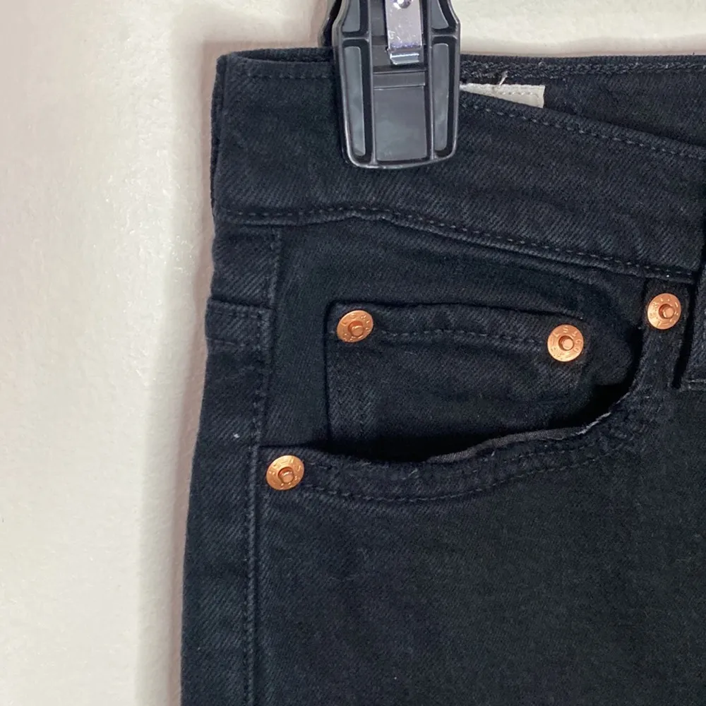 Levi’s premium wedgie Icon high rise distressed ankle jeans black desert size 25 - Image 91