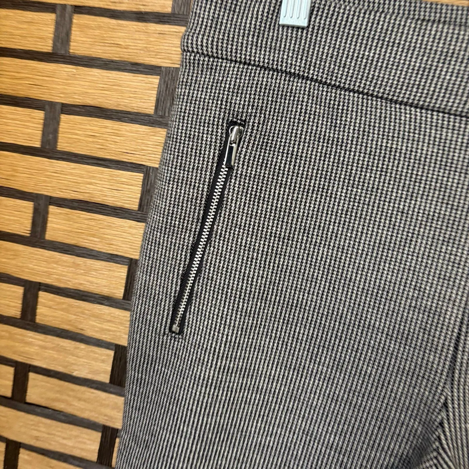 Ann Taylor  Houndstooth Print Leggings Size Medium - Image 4