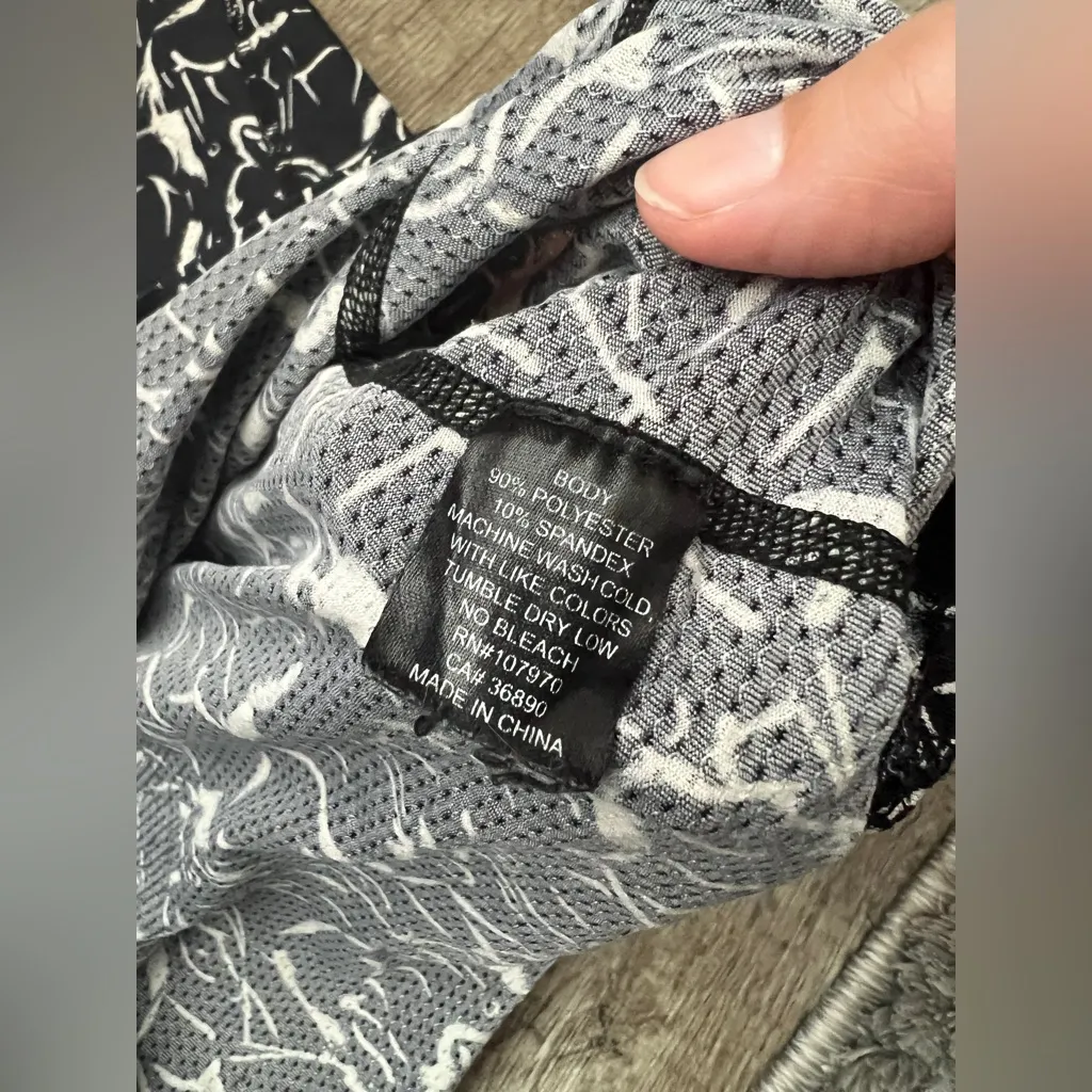 Kerrits Black and White Patterned Women's Top - Image 8