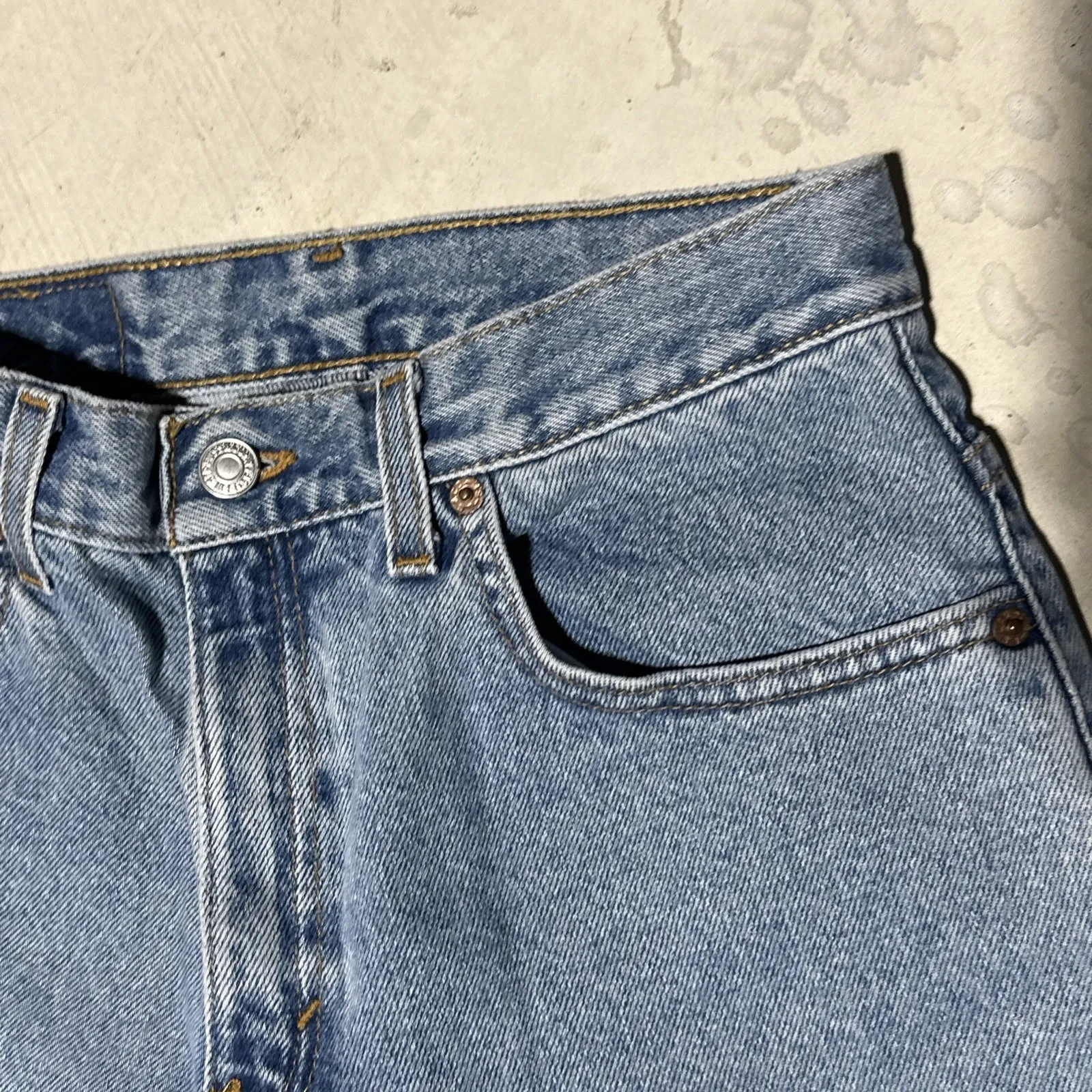 Vintage Levi's 550 7 Jr S Relaxed Fit Tapered Leg 26x30 Denim Y2K 90s Light Wash - Image 10