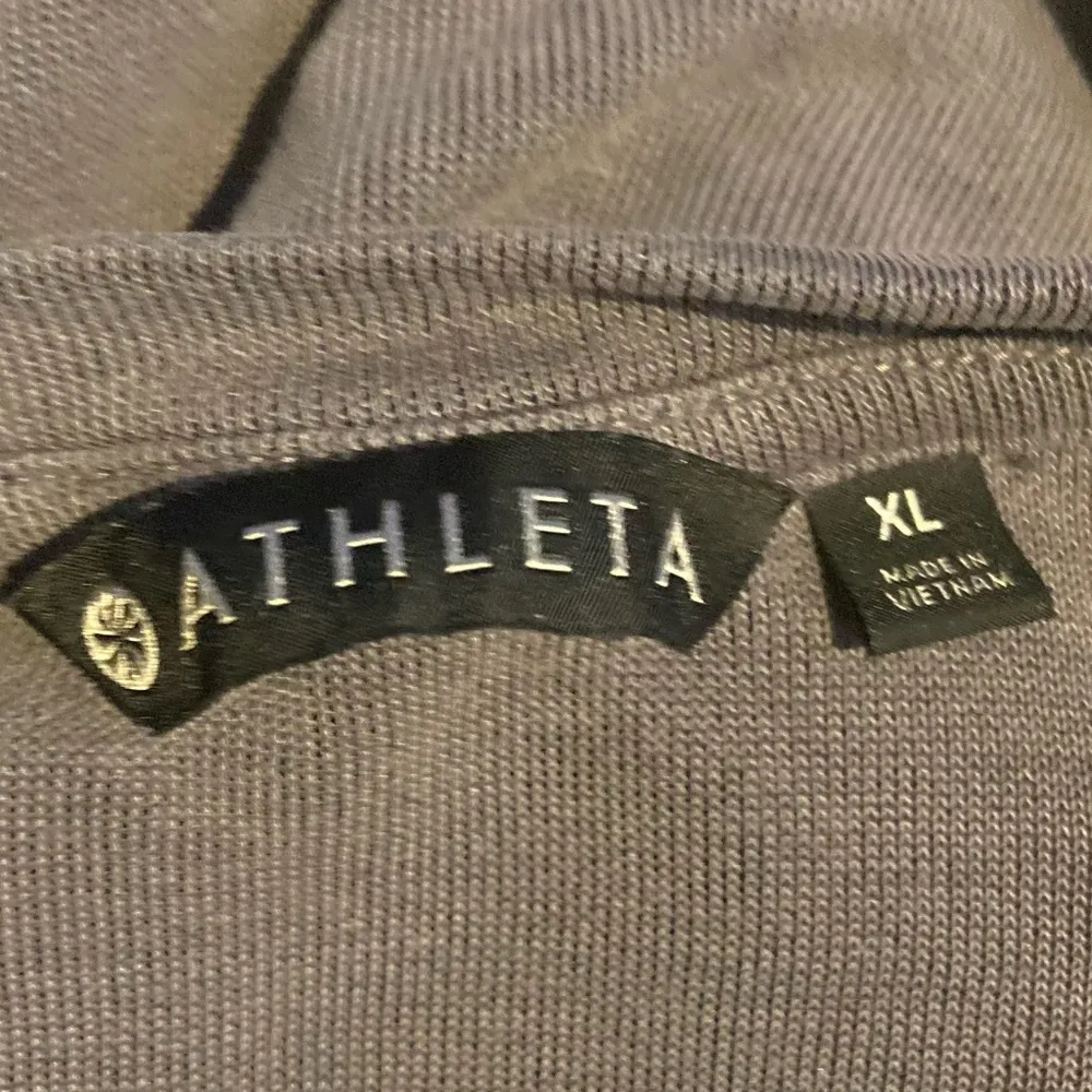 Athleta Serenity cross cross front grey size XL sweatshirt. - Image 6