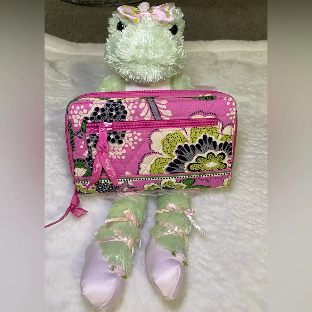 Vera Bradley Wallet/Billfold. Preloved Gently Used. Excellent Condition. - Image 2