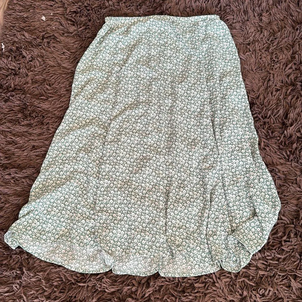 Max Studio Women's Poly Crepe Maxi Skirt with Buttons size large green floral - Image 8