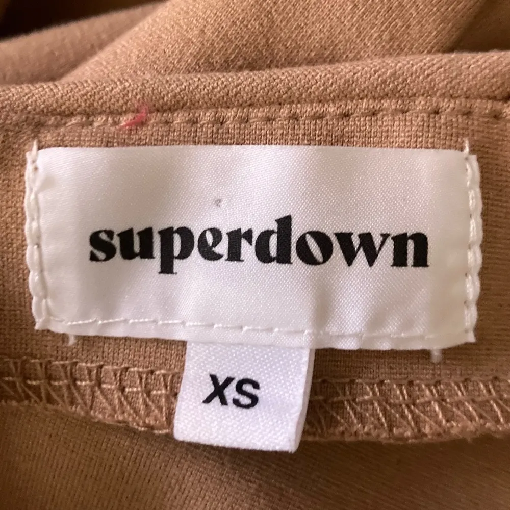 Superdown Kilee nude tan bodycon midi dress with asymmetric hem. Size XS - Image 5