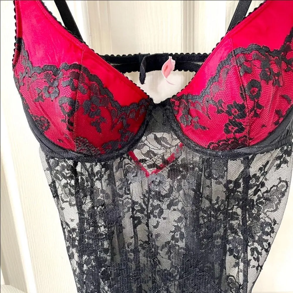 Victoria Secret black lace lingerie with red built in underwire bra - Image 12