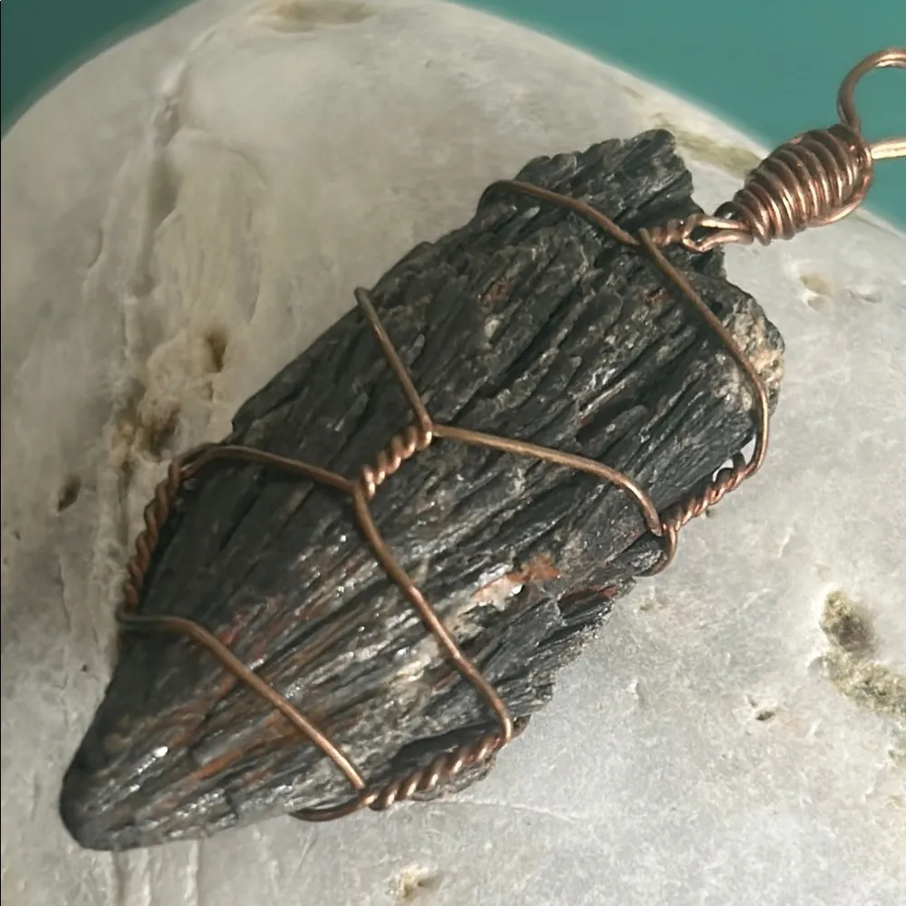 Handcrafted Vintage Kyanite Black Stone Intricately Wire Wrapped Pendant - Image 3