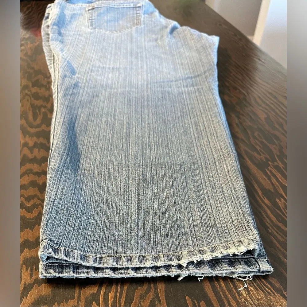 Woman’s Gloria Vanderbilt Amanda Denim Jeans (420) - Image 3