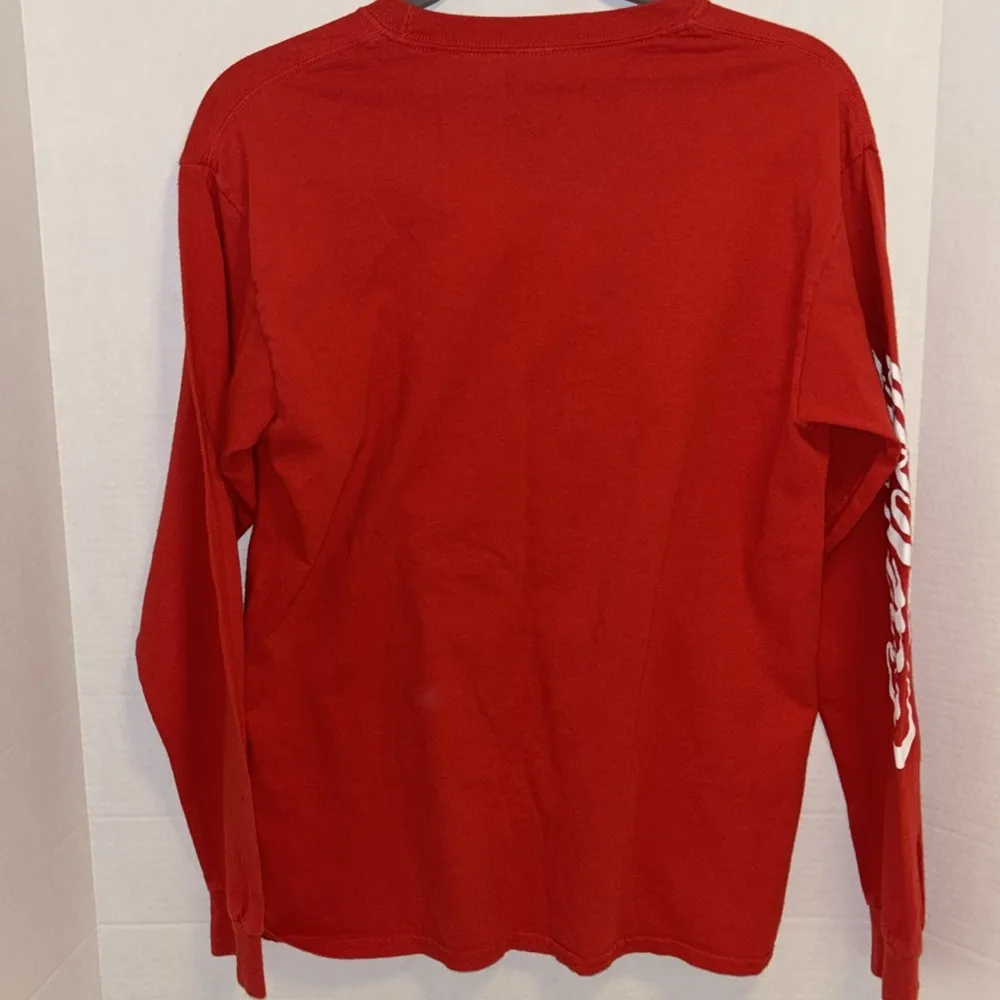 COCA COLA RED LONG SLEEVE TEE SHIRT
WITH GRAPHIC DESIGN ON FRONT SIZE MEDIUM - Image 4