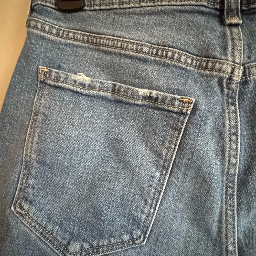 Old Navy Boyfriend Mid Rise Denim Blue Women's Shorts Size 6 - Image 4