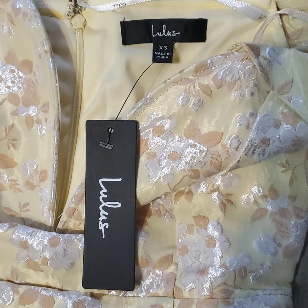 Lulu's Favorite Song Yellow Floral Jacquard Off-The Shoulder Mini Dress XS NWT - Image 4