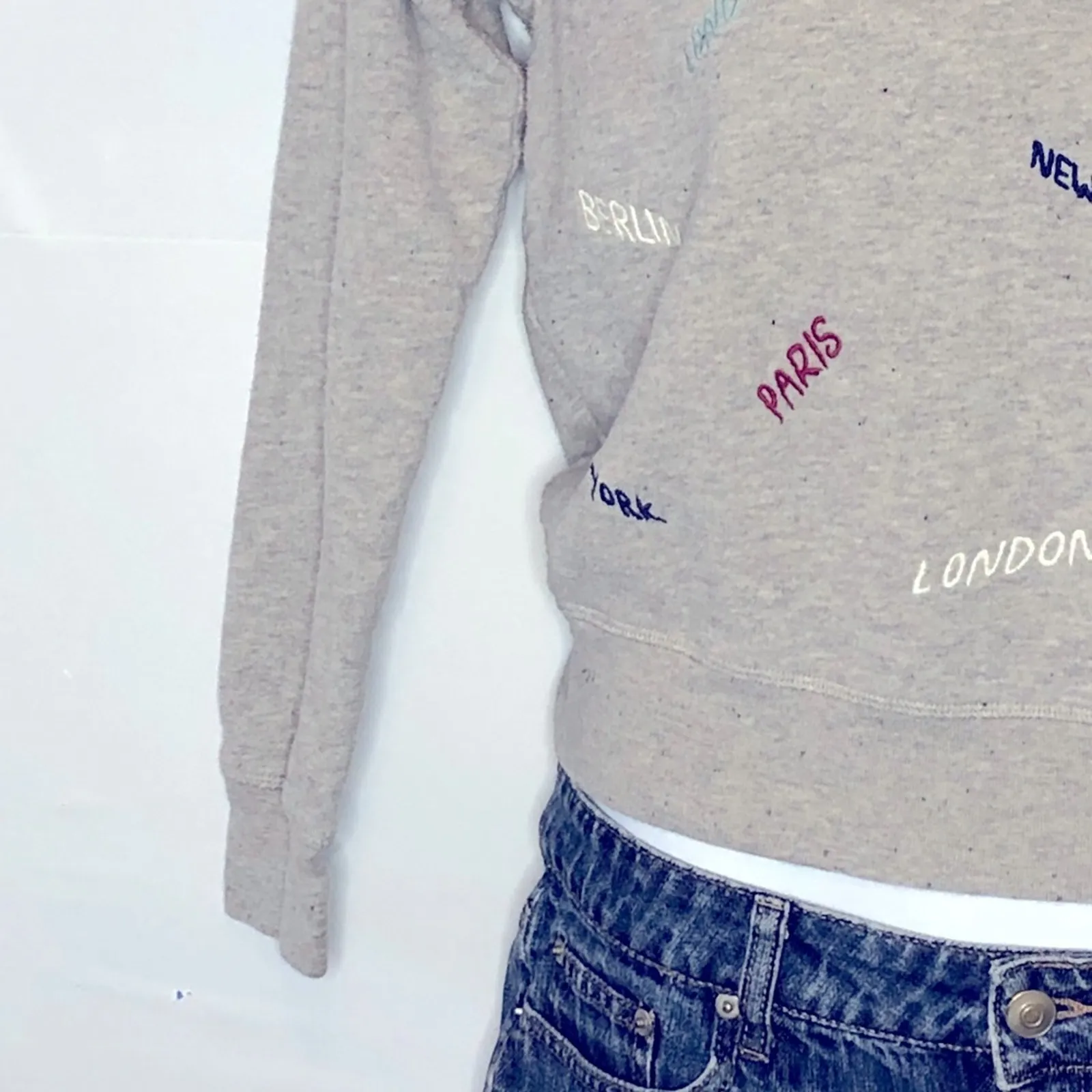 Madewell Throwback Cities Embroidered Cropped Sweatshirt Gray Small - Image 10