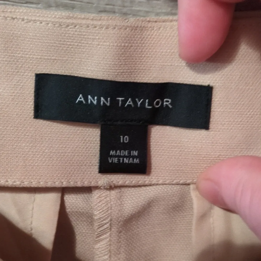 Loft Linen Blend Cream Dress Shorts With Side Zipper Size 10 - Image 2