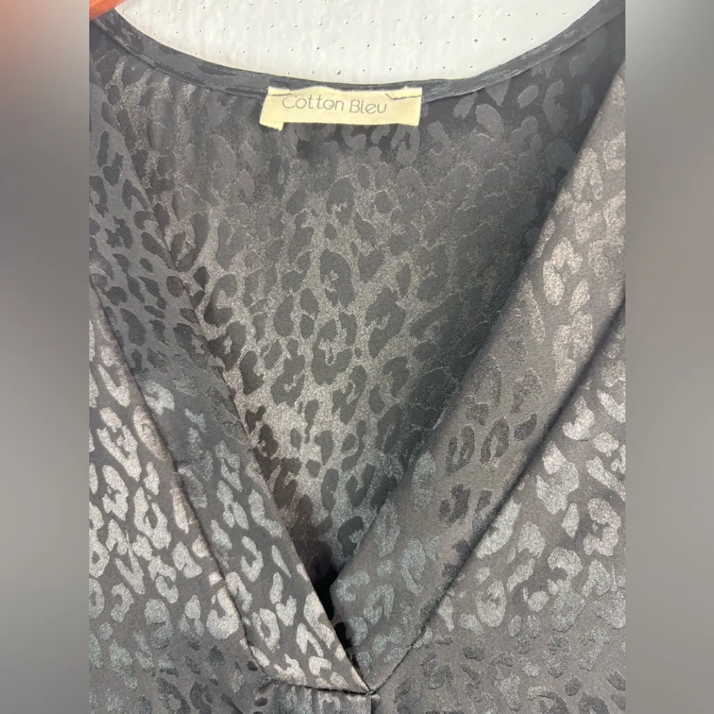 Cotton Bleu L Leopard Watermark Print Top in Black - Image 3