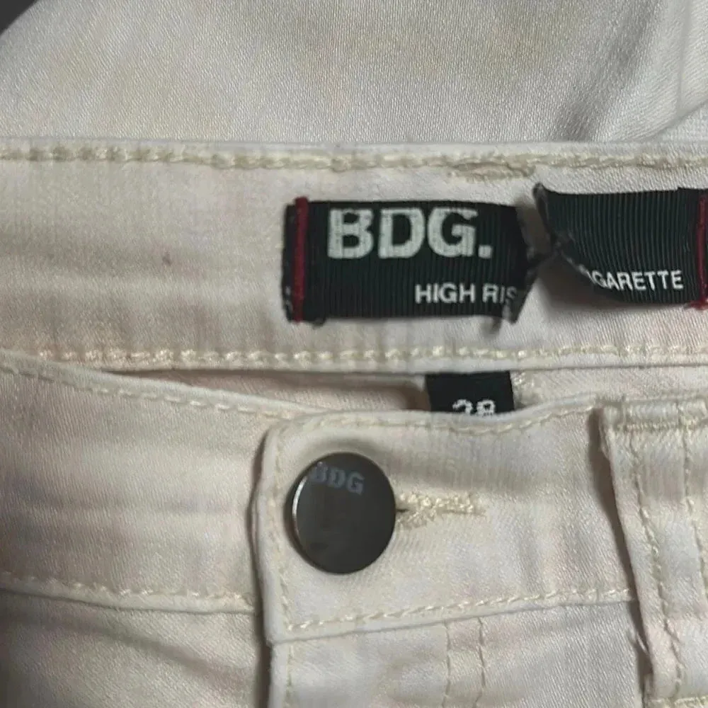 BDG High Rise Cigarette White Jeans Size 28 - Image 5