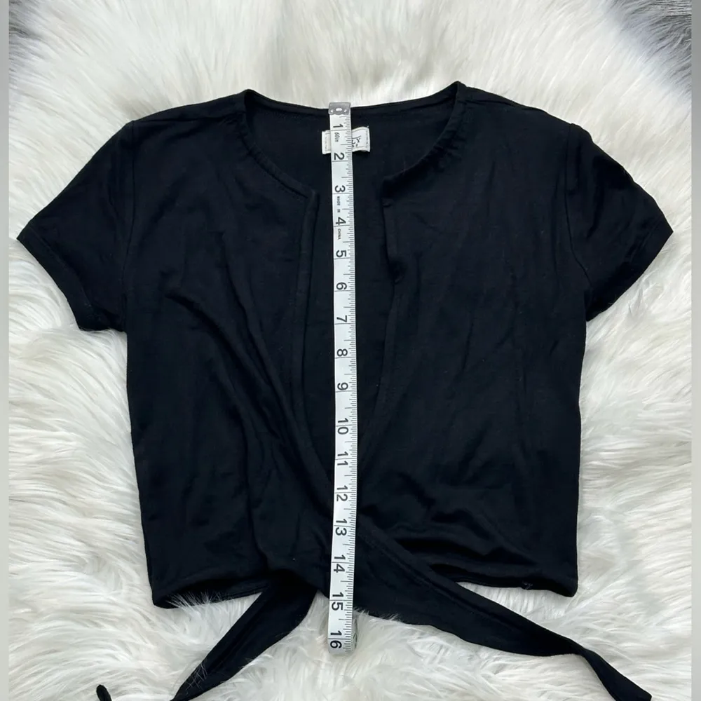 Oh Polly Knot My Intention Plunge Tie Front Crop Top in Black - Image 9