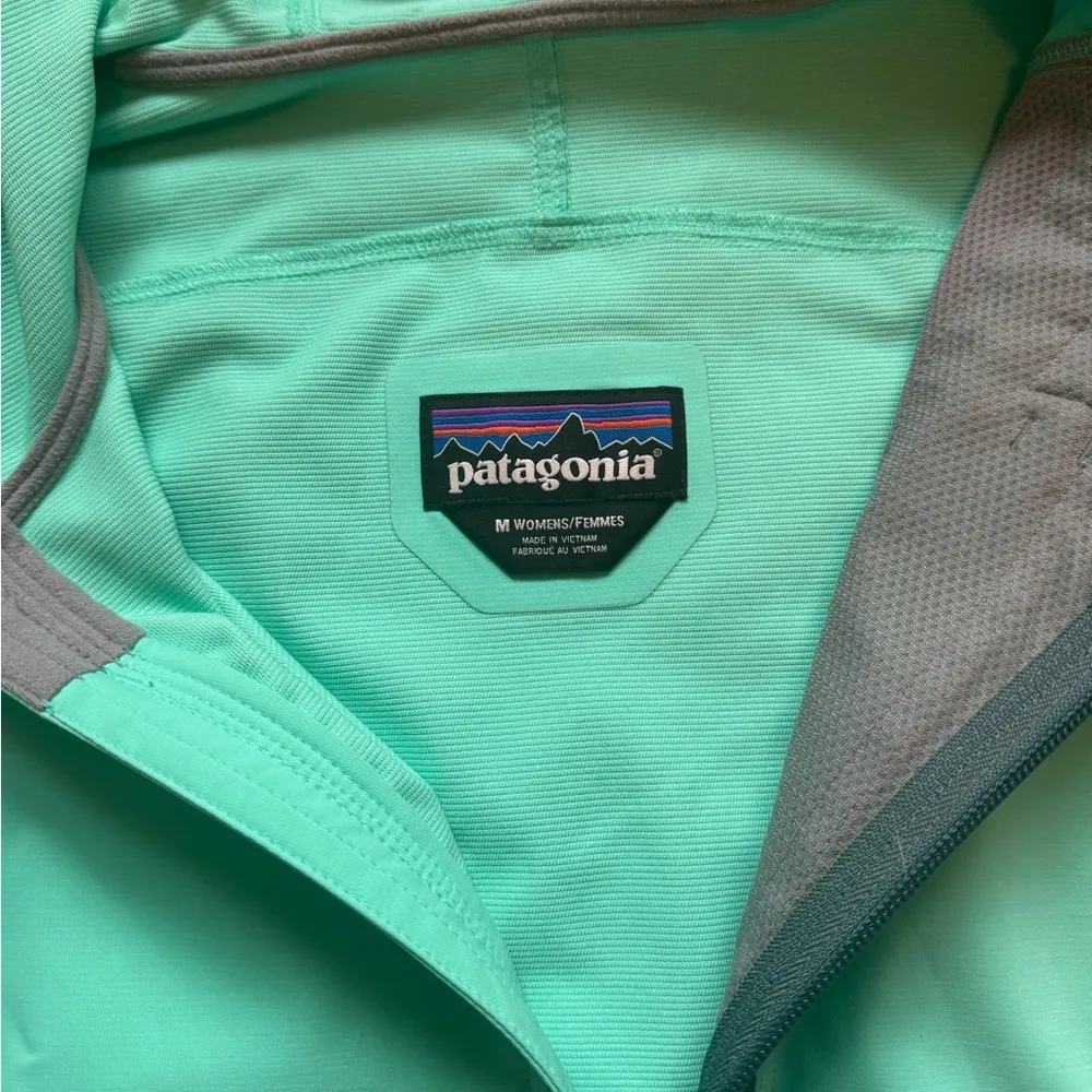 Patagonia Teal and Gray Hooded Jacket - Image 2