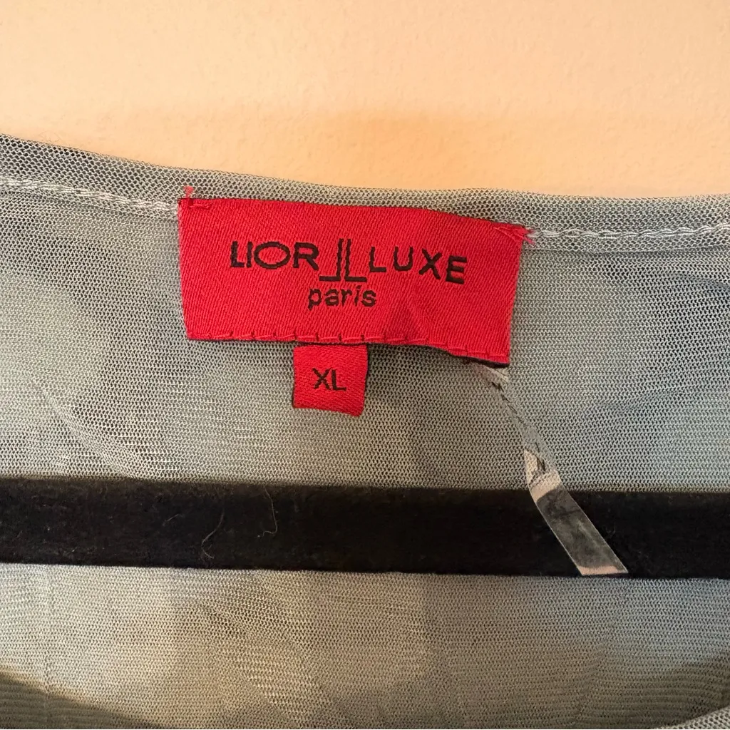 Elegant Black and Gray Patterned Tunic Size XL - Image 3