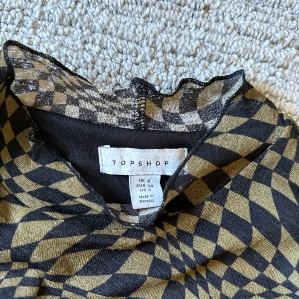 Topshop Black and Green Bodycon Dress with Mandarin Collar - Image 4