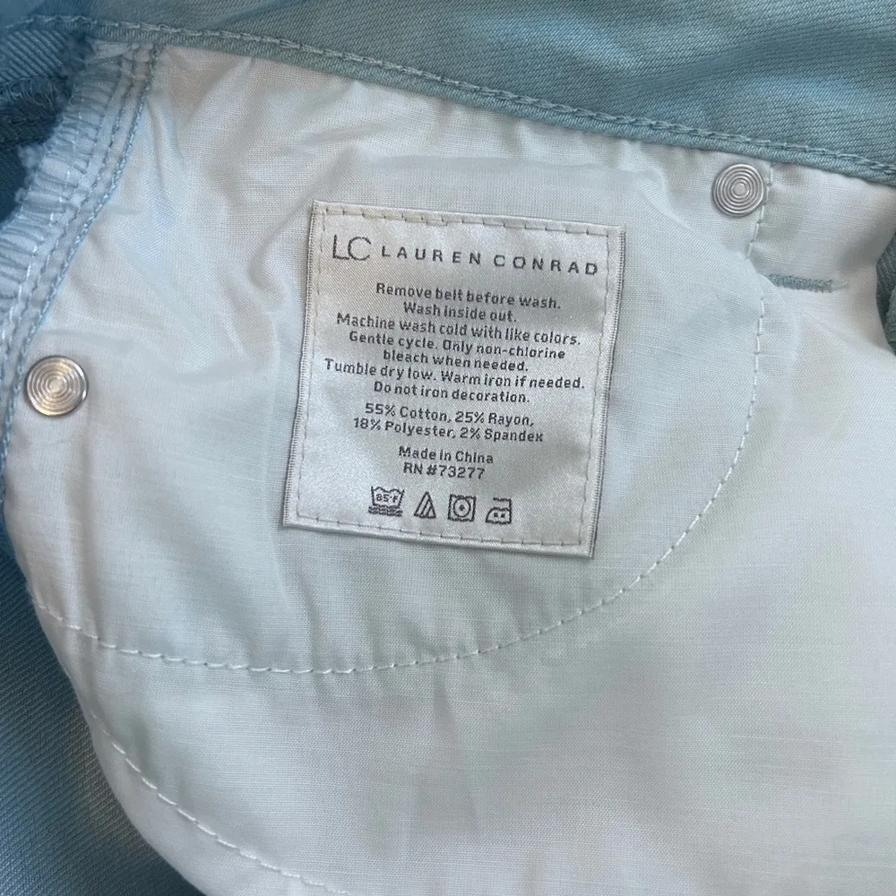 Lauren Conrad NWOT light blue cropped jeans - Image 4