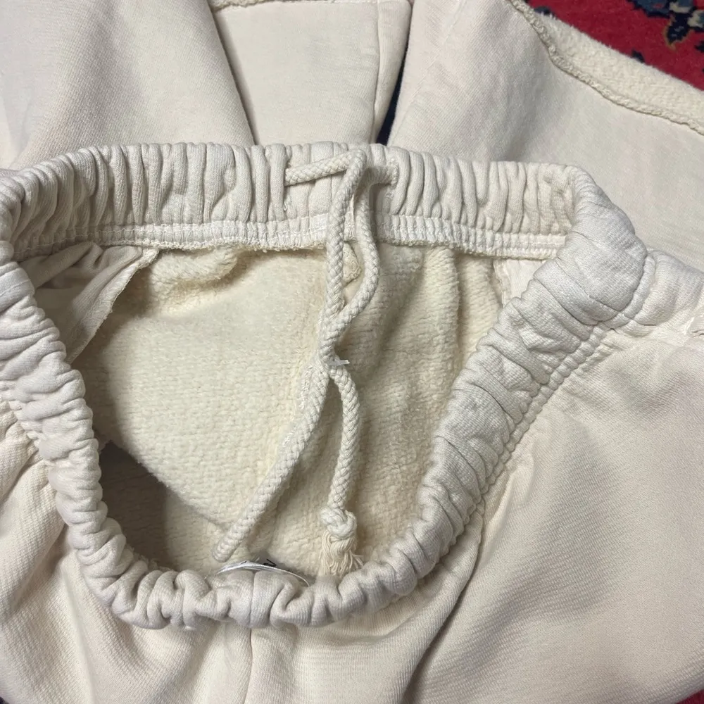 Good American Boyfriend Sweat Shorts Bone Size 2 / Medium - Image 4