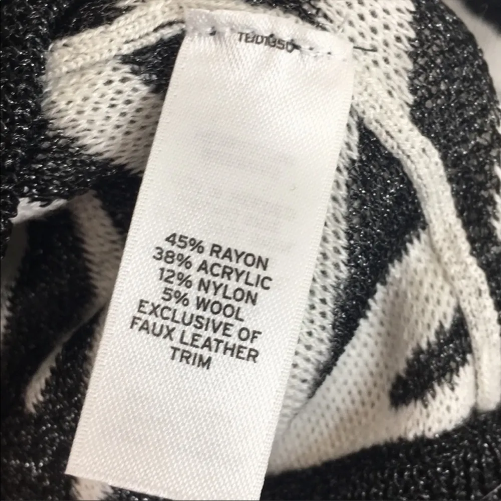 NWOT Trouve Zebra Print Knit Sweater Black - Image 7
