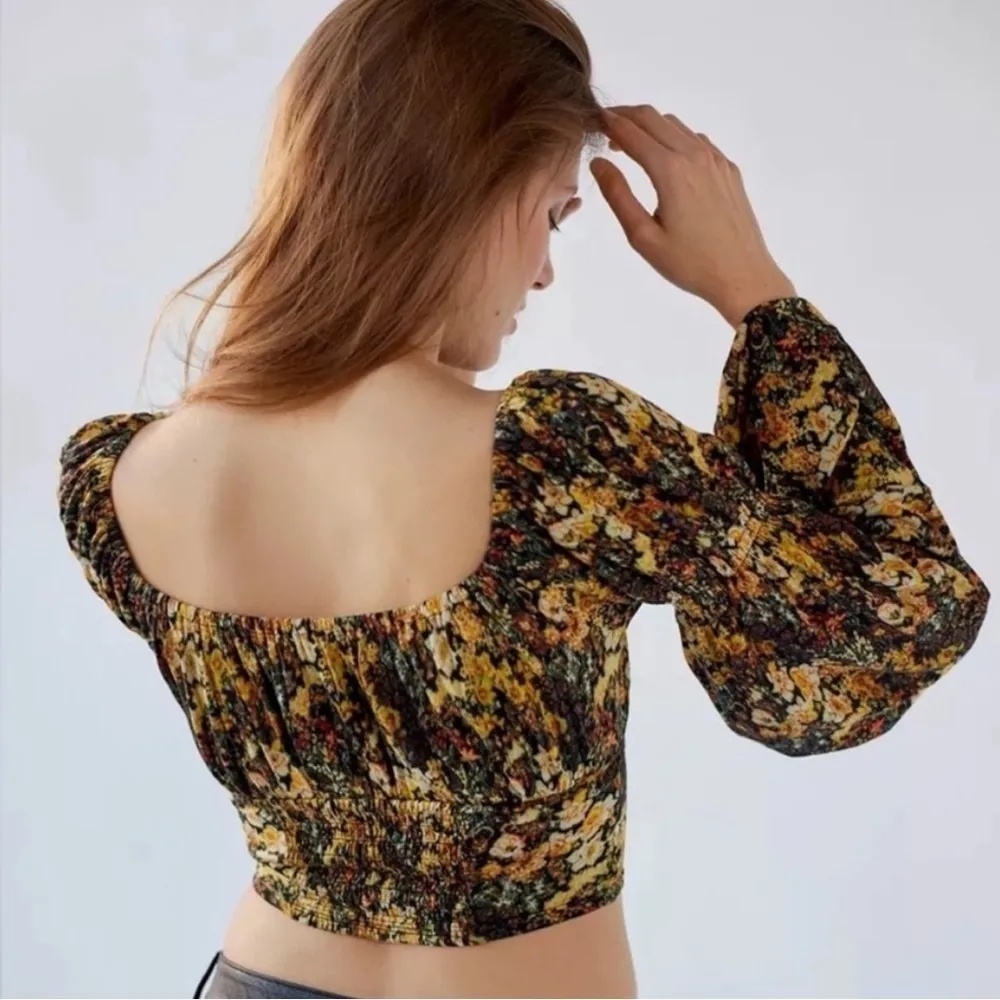 NWT Urban Outfitters Elowen Black Floral Puff Sleeve Blouse size S - Image 3