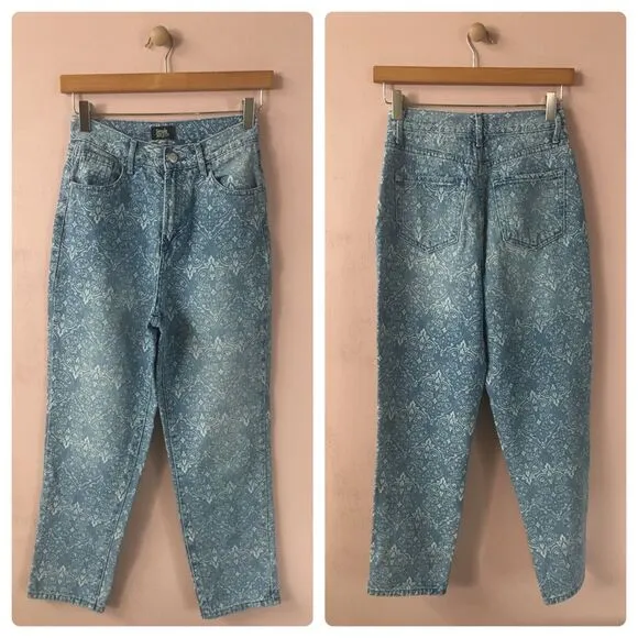 Simple Society Light Wash Blue Paisley Mom Jeans EUC Size XS - Image 2