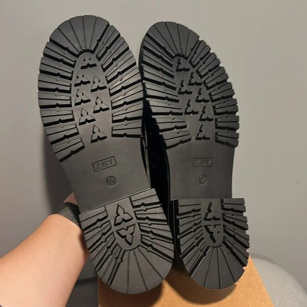 ZBY Women’s slip on loafers mules . New . Size 9.5 Black - Image 9