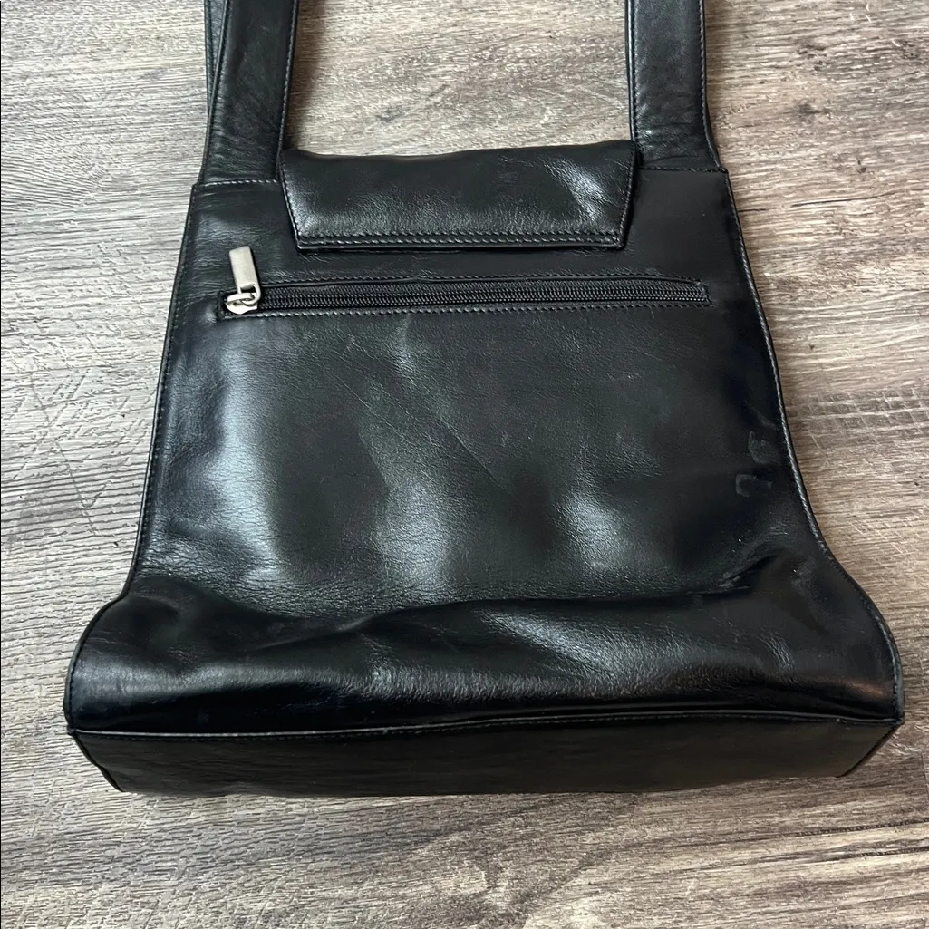 Vintage Neiman Marcus Black Leather Shoulder Bag — Classic Chic, Suede Lined ⚫️ - Image 5