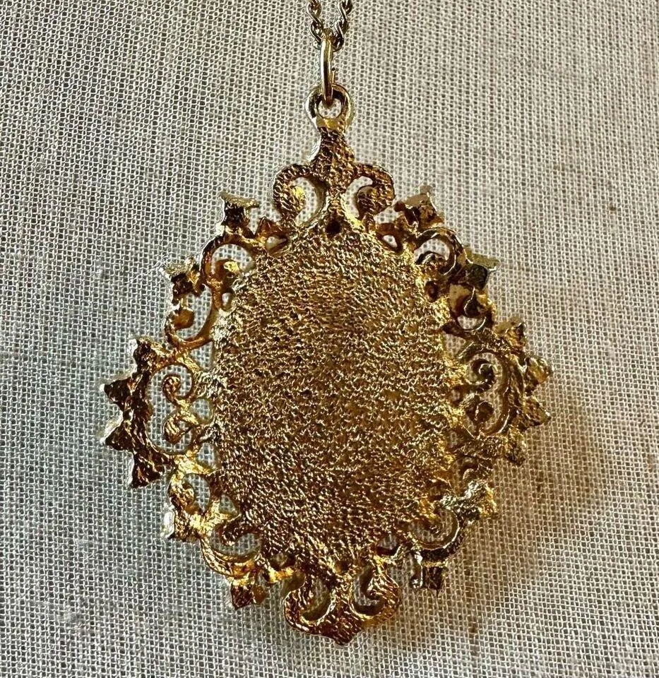 Blue and white Lady Cameo pendant Necklace - Image 5