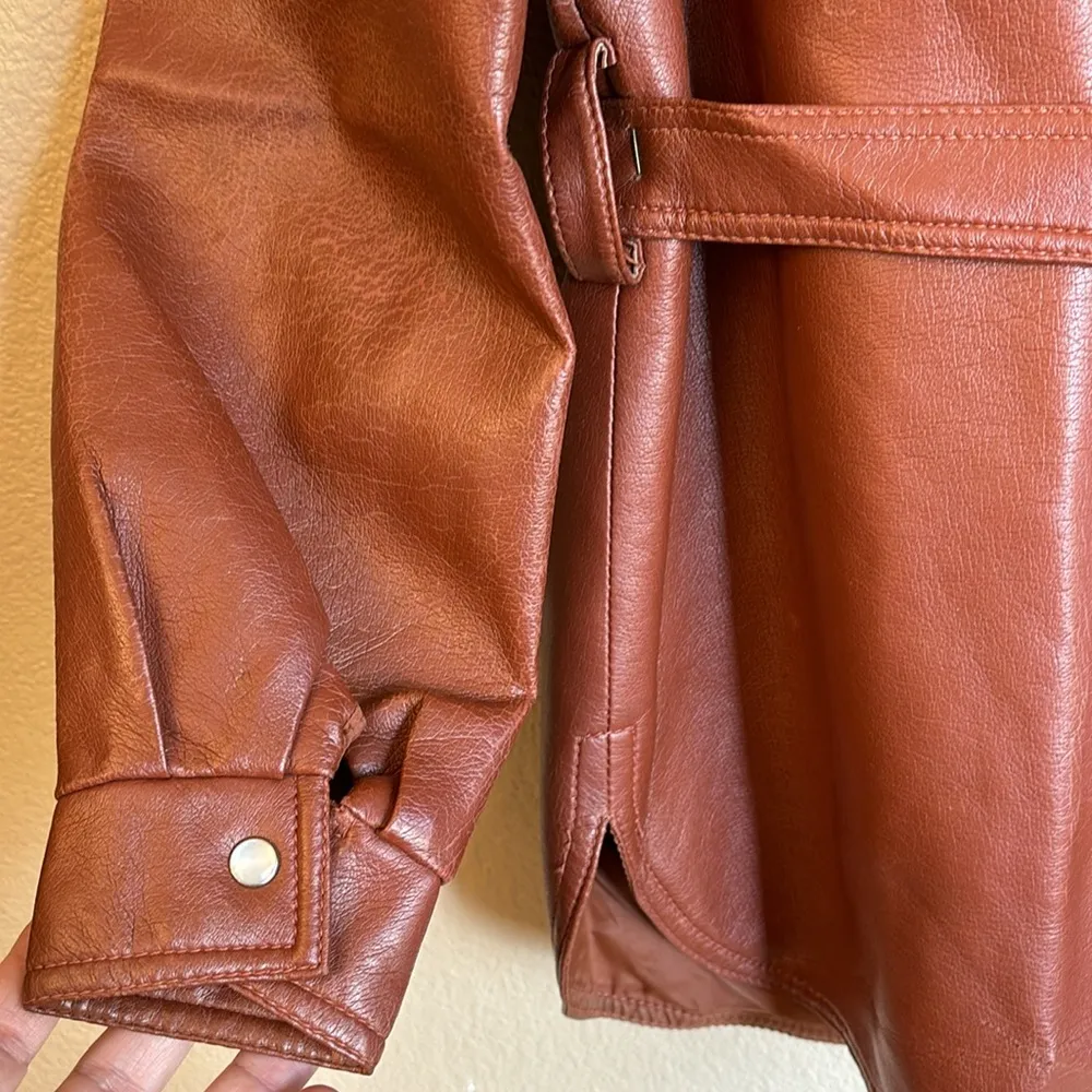 VINTAGE Brown Faux Leather Belted Shirt Jacket Size SMALL MEDIUM Pearl Snap 70s - Image 9